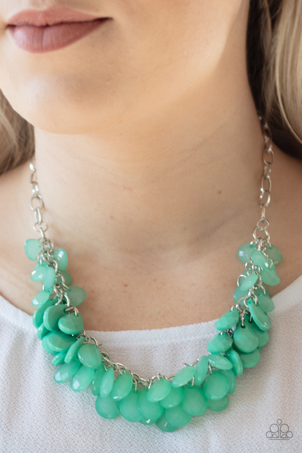 Colorfully Clustered-Green Necklace - Gtdazzlequeen