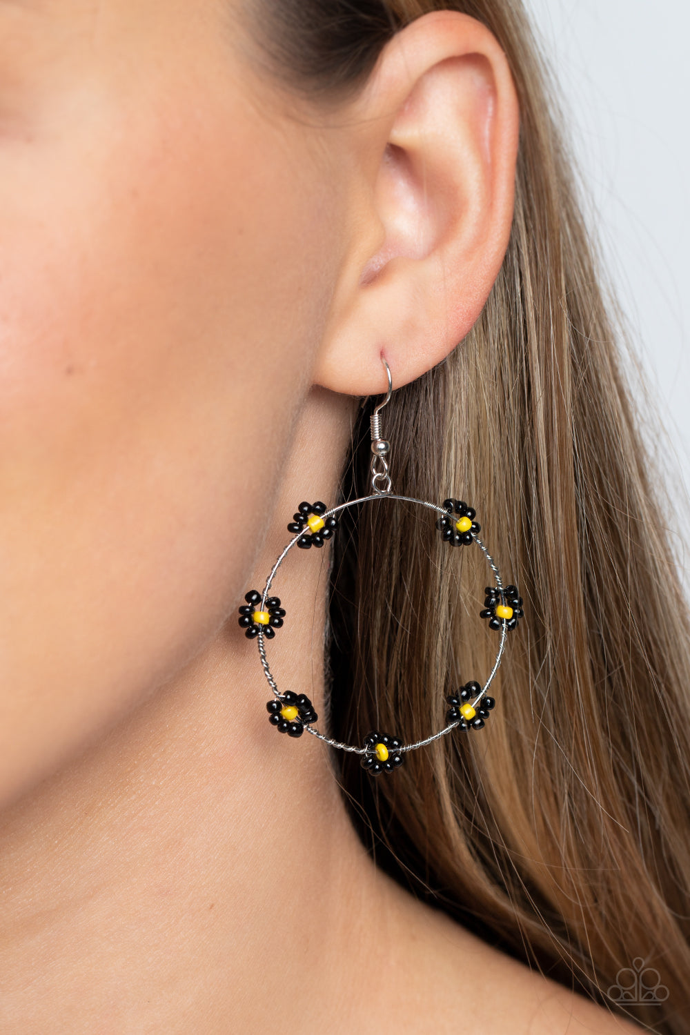Dainty Daisies - Black - Gtdazzlequeen