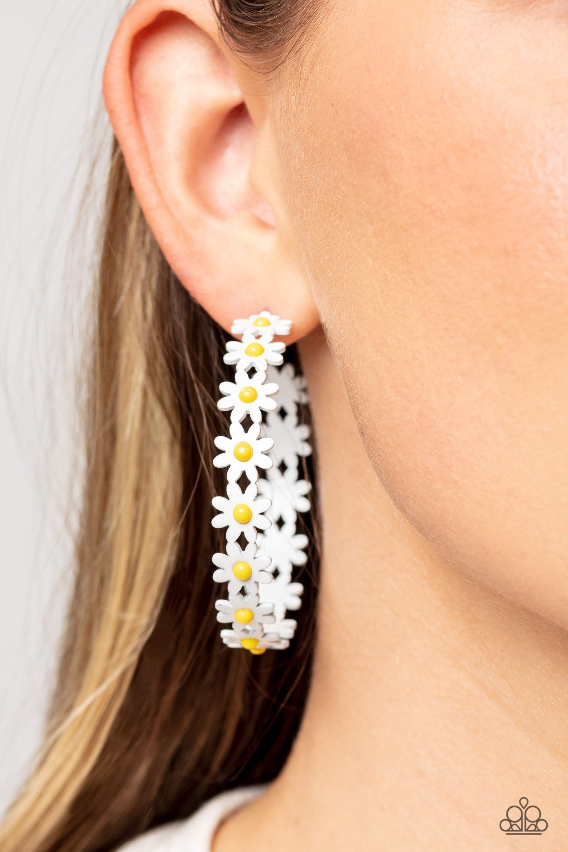 Daisy Disposition - White - Gtdazzlequeen