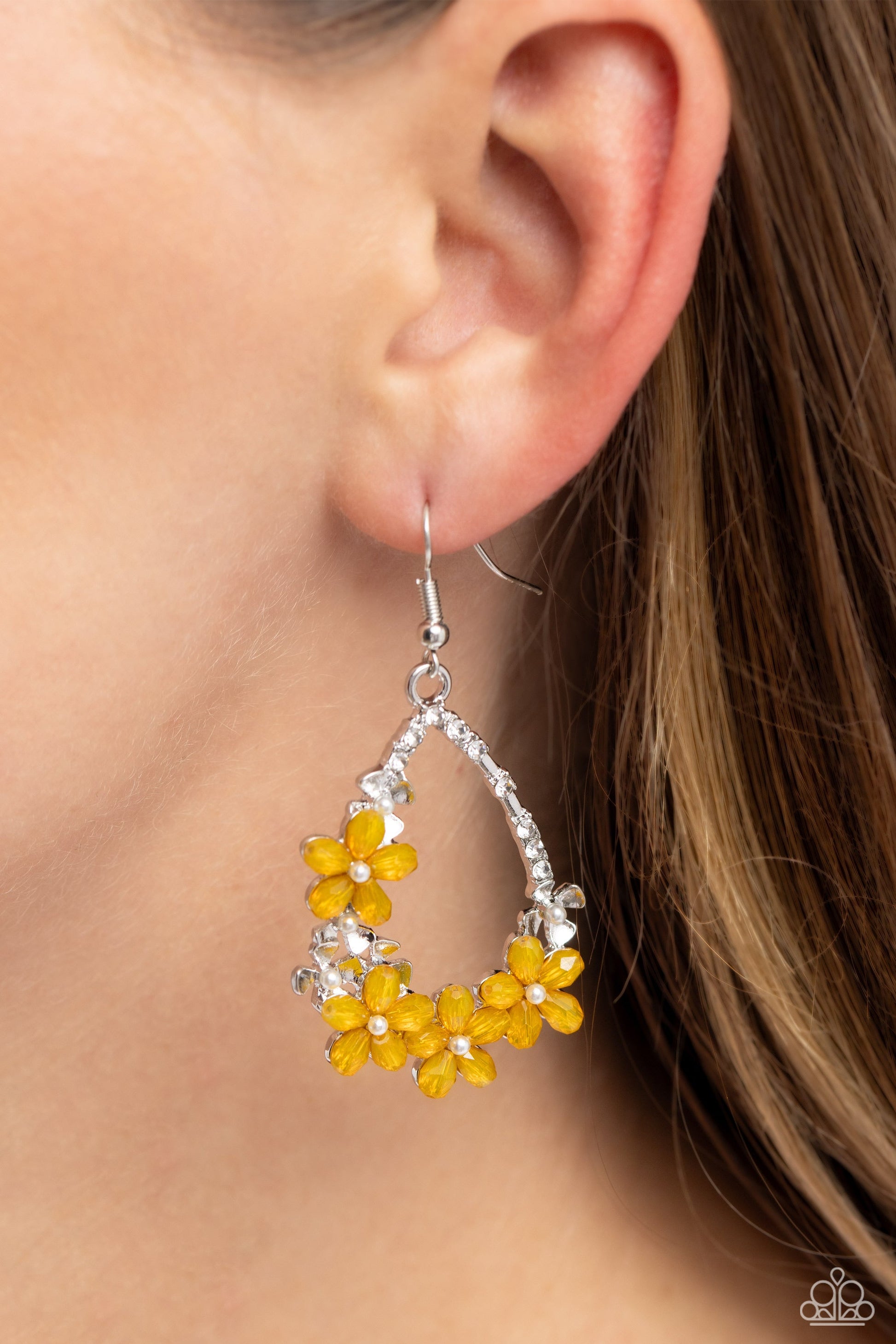 Boisterous Blooms - Yellow - Gtdazzlequeen